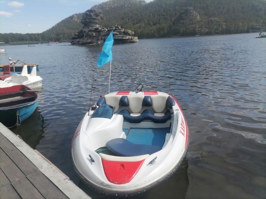 Продам катер. Находиться в боровом