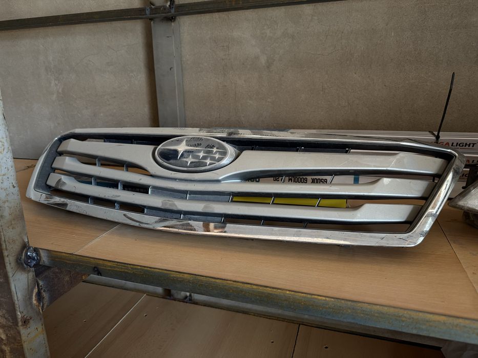 Фара левая и решётка радиатора Subaru Outback
