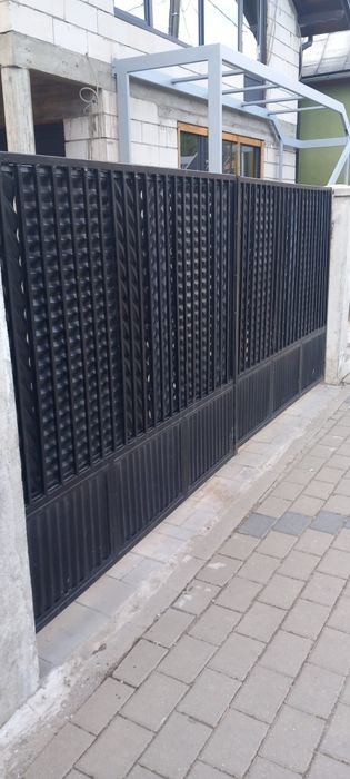 Porți de fier negre