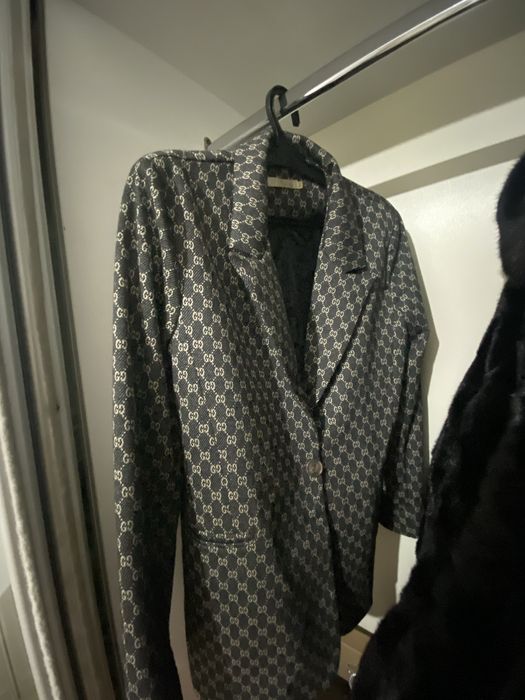 Костюм 12 000 срочно