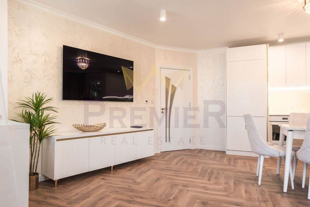 Дава се под наем Тристаен апартамент в Варна, Център - 100 кв.м за 1650 € - Снимка #11