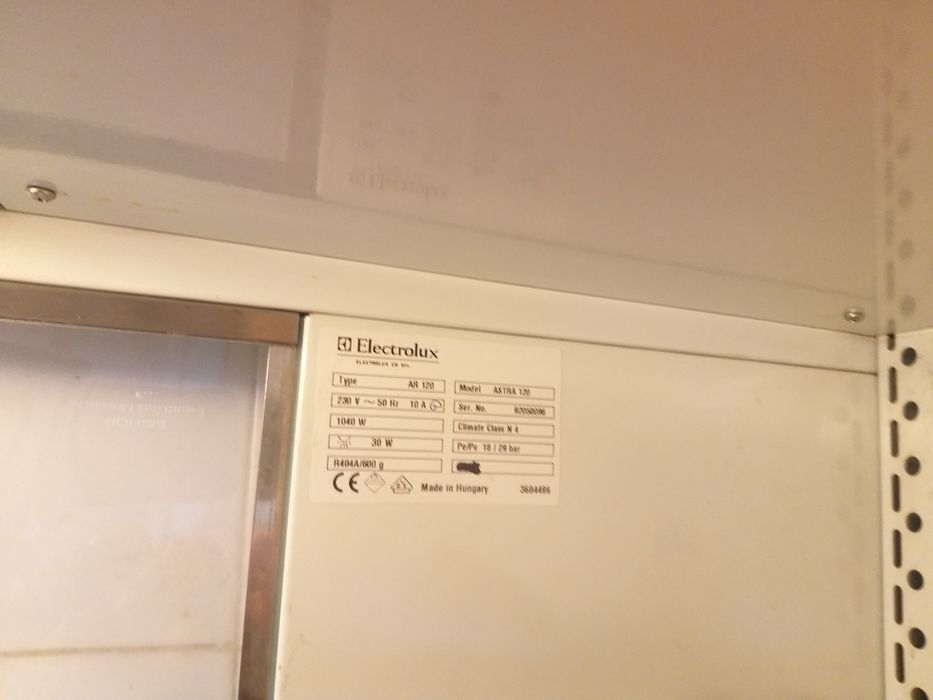 Vitrina cu perdea aer Electrolux+4-+8grade 1200lei