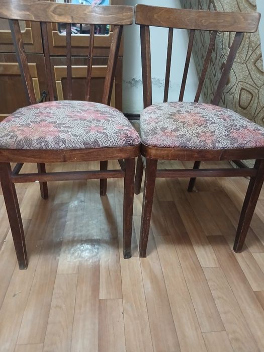 Продам стулья с мягкой сидушкой