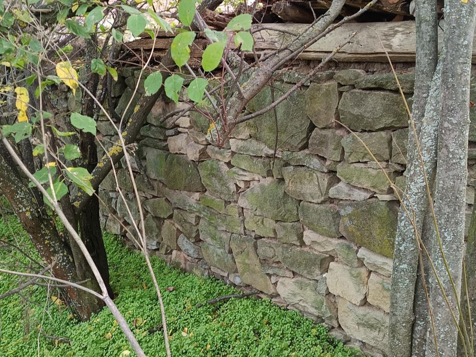 Продавам дялан камък 30/40 кубика на цена  300лв.