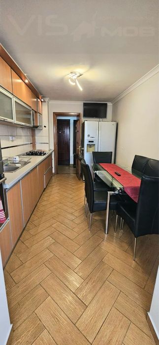 De vânzare apartament cu 3 camere în Onești