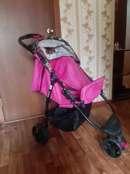Детская прогулочная коляска
