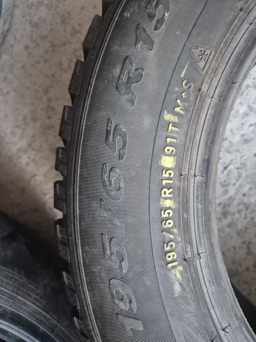 Vând cauciucuri 195/65/15 M+S set complet  //Pirelli// imp Germania