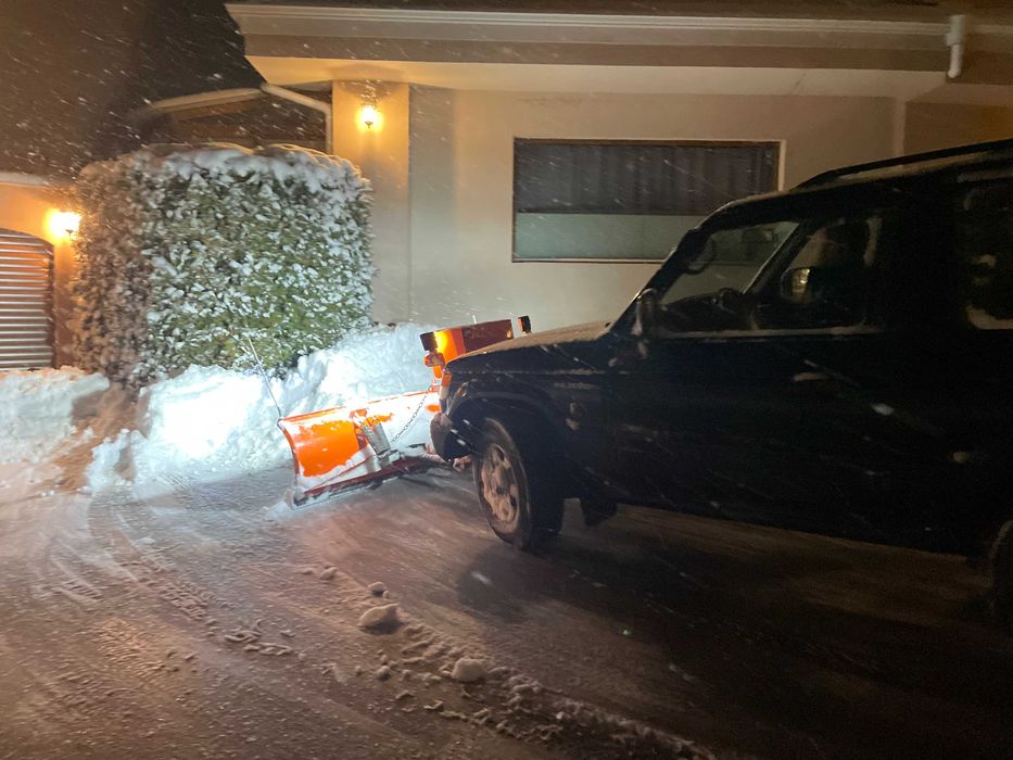 Снегопочистване на паркинги / комплекси / офиси от Mr. Donchev