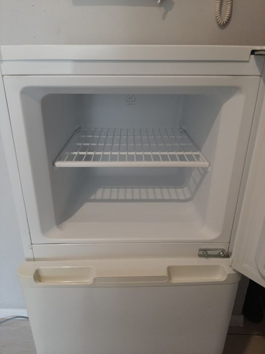 Продам недорого холодильник