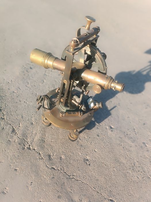 Антик теодалит 1853 йил Федор Швабе томонидан чикарилган