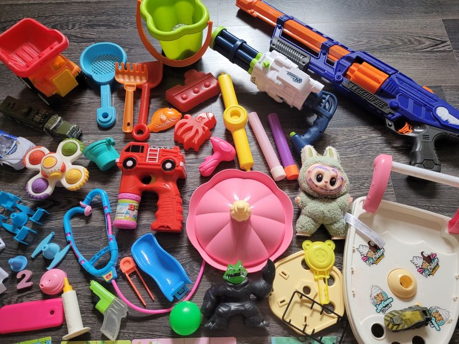 Отдам игрушки разные за шоколадку