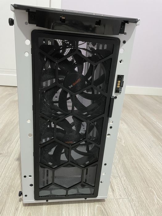 Просторный компьютерный корпус  be quiet! Pure Base 500DX белый
