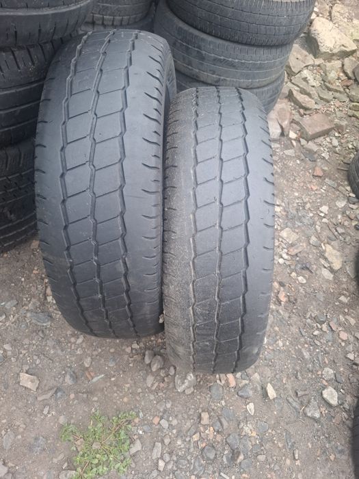Vand 2 anvelope 225 70 15 C bune fara defecte