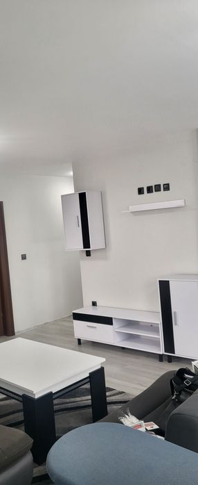 Дава се под наем Четиристаен апартамент в Пазарджик, Запад - 160 кв.м за 51 € - Снимка #2