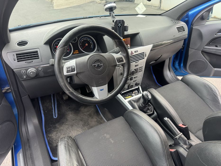 Opel Astra H GTC OPC