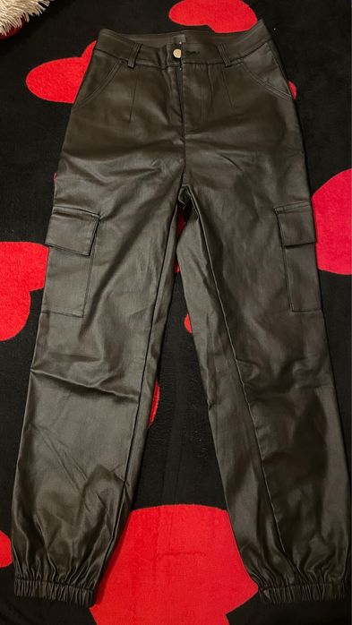 Blugi din piele , noi (fara eticheta )