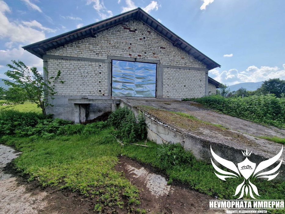 Селскостопанска сграда, обор, склад 530кв. и земя 3700кв. с.Тополово