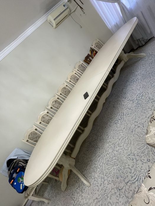 стол и стулья        .