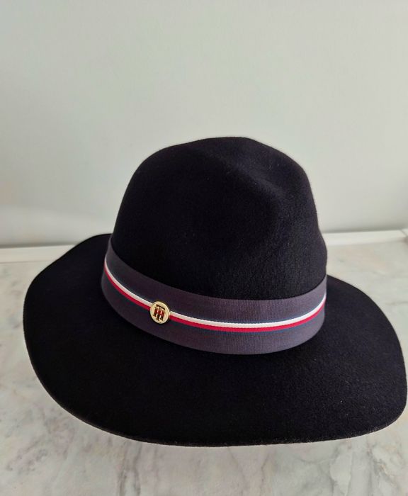 Вълнена капела "Tommy Hilfiger"