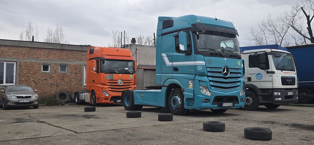 Vand ansamblu Actros / Scania cu semiremorci