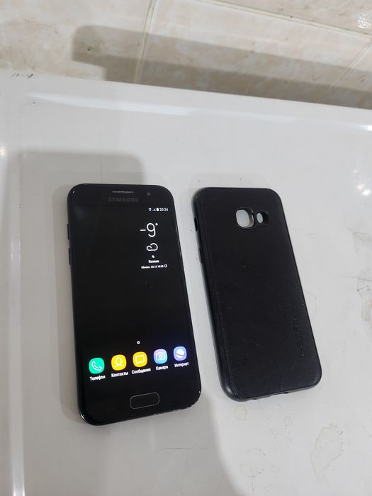 Продам СамсунгА3 2017