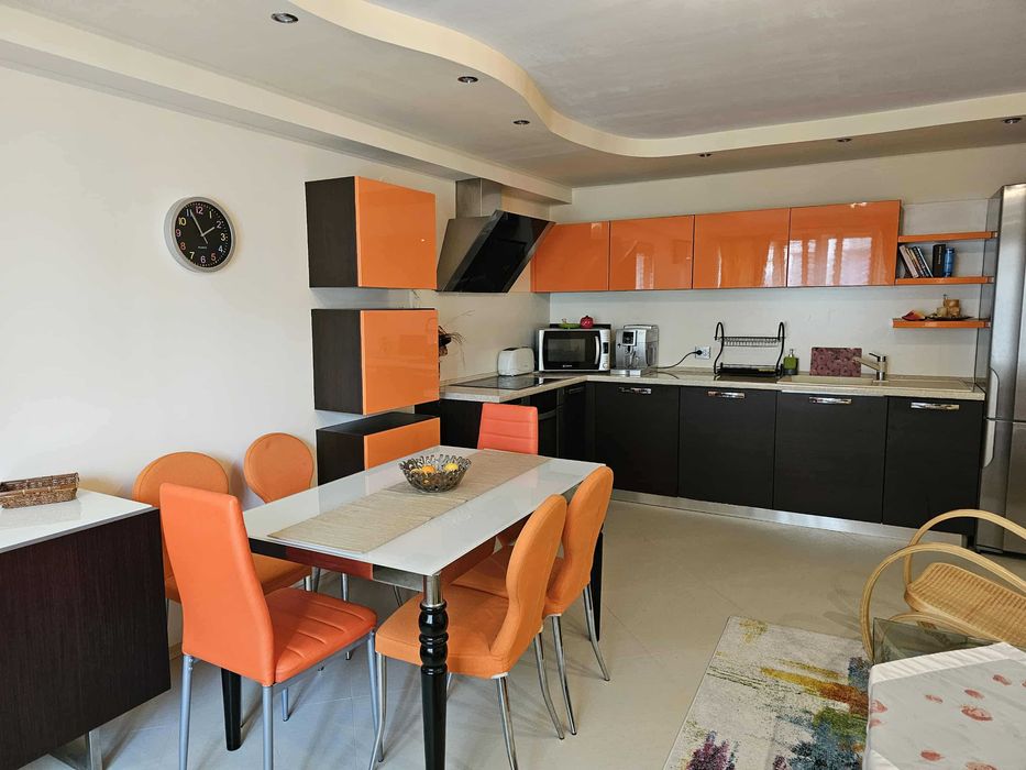 Дава се под наем Тристаен апартамент в Варна, Червен площад - 100 кв.м за 797.64 € - Снимка #14