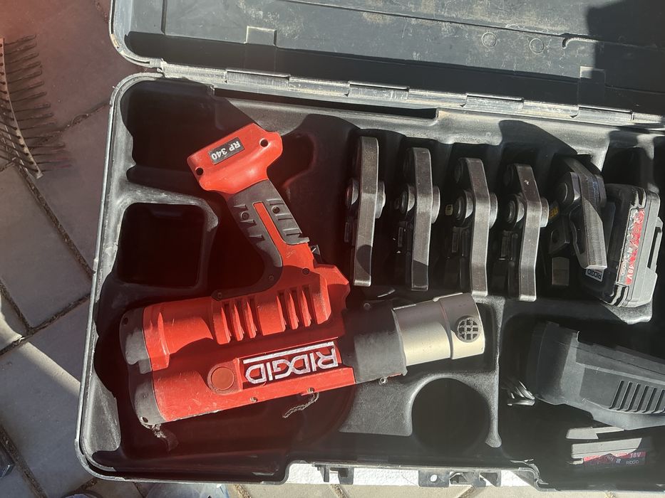 Vind presa sertizare RIDGID RP340 cu bacuri V12,15,18,22,28,incarcator si doi acumulatori