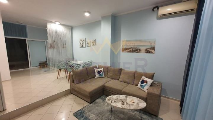 Дава се под наем Двустаен апартамент в Варна, Операта - 60 кв.м за 612 € - Снимка #2