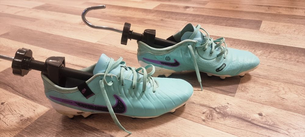 Ghete fotbal Nike Tempo