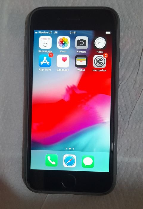 iPhone 6 32ГБ.При ней есть коробка,инструкция,зарядное устройство.