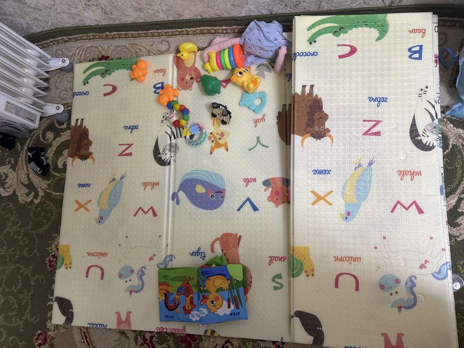 прлдам 2 детских коврика