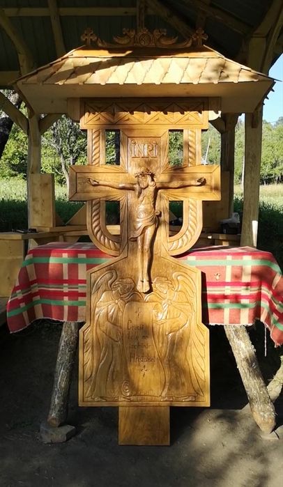 Troițe, răstigniri. Din lemn de stejar, uscat!