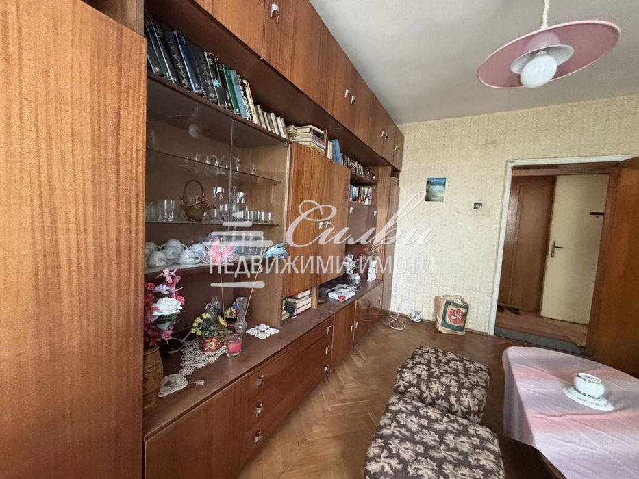 Дава се под наем Тристаен апартамент в Шумен, 2-ри корпус - 100 кв.м за 306 € - Снимка #4