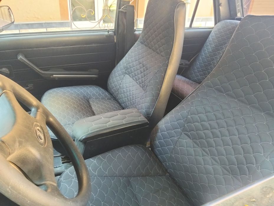 Vaz 2107 sotladi