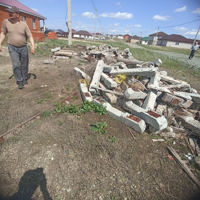 Продам участок с постройкой и с фундаментом на дом