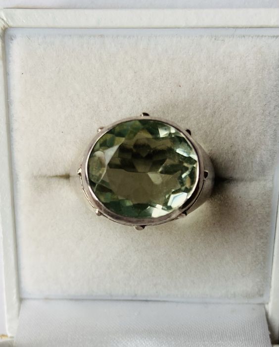 Inel din argint cu ametist verde