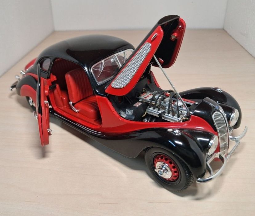 BMW327 guiloy 1 18 
Scara 1:18
Produs de guiloy

Pozele reflectă reali