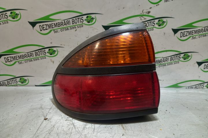 Lampa / Tripla stop stanga pe aripa Renault Laguna prima generatie (f