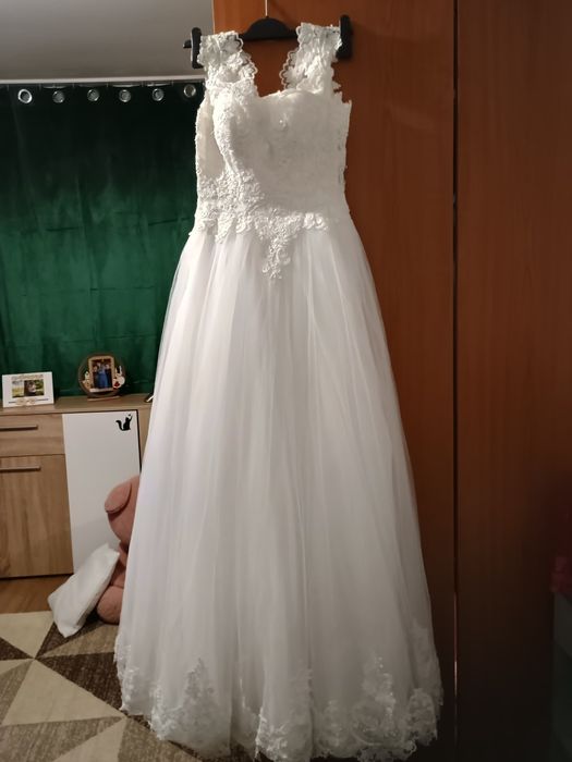 Vând rochie de mireasă stil prințesă