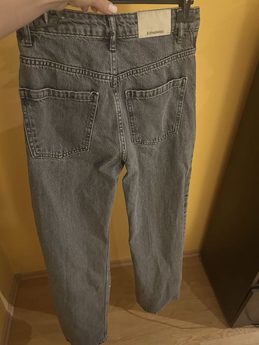 Дънки с камъни Stradivarius