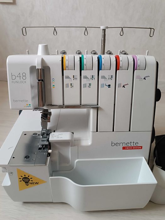 Коверлок Bernette b48