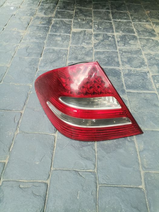 Vând triple spate cu led pentru Mercedes BENZw211