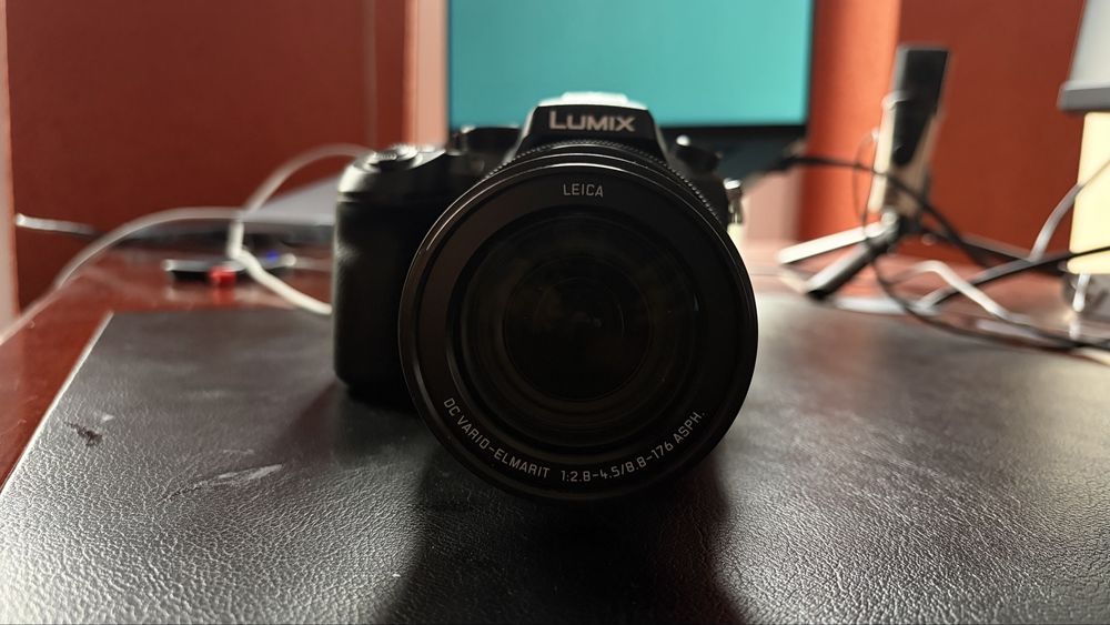 Panasonic Lumix FZ2500 4K + 2 baterii + încărcător + alimentare continuă