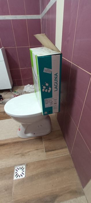 Se vinde WC  cu rezervor nou cu iesirea in jos