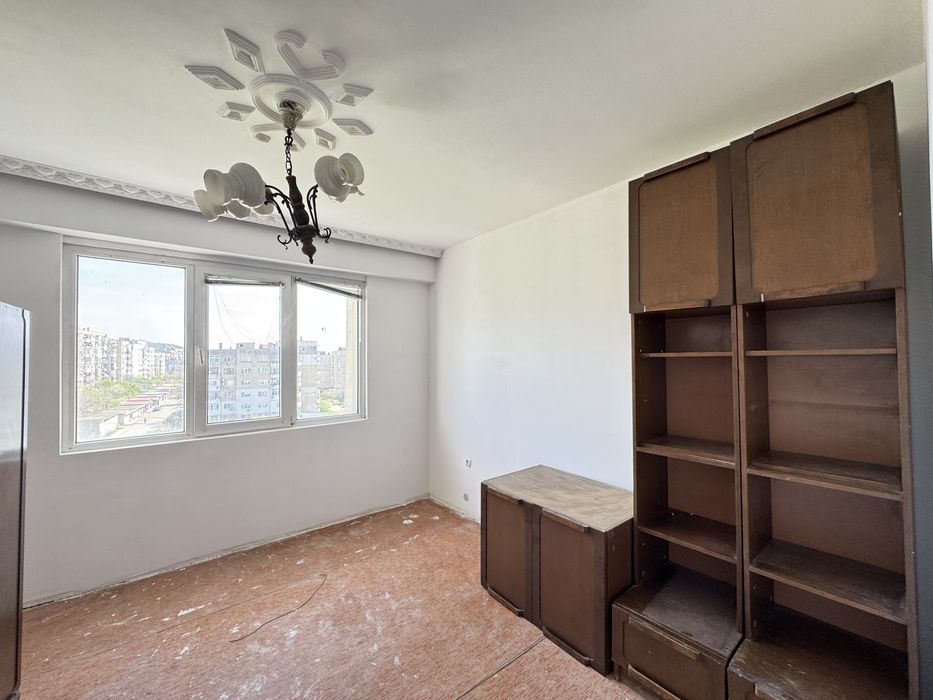 Продава апартамент три стаи и кухня в гр. Казанлък