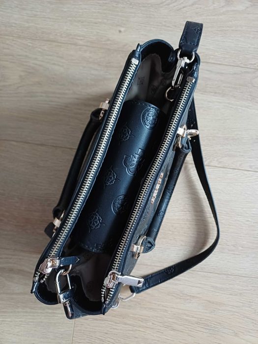 Дамска чанта Guess