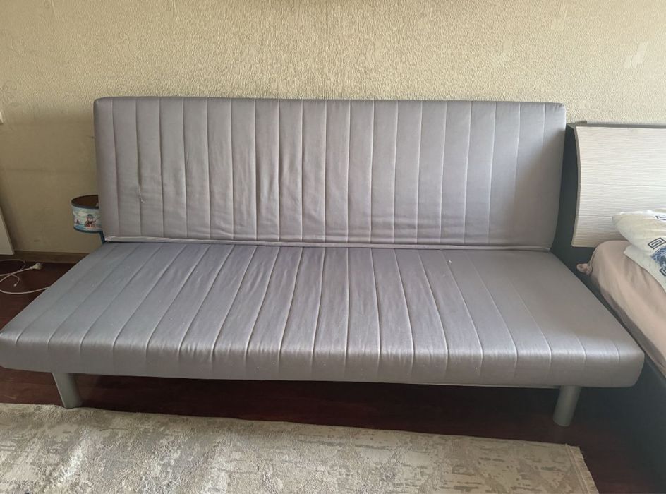 Диваны + в подарок трюмо туалетный столик