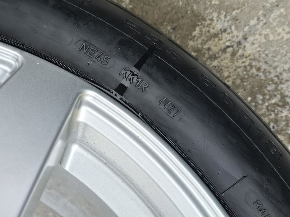 4 Броя Гуми 235/60/18 Dunlop 2x6mm 21DOT 2x5mm 20DOT