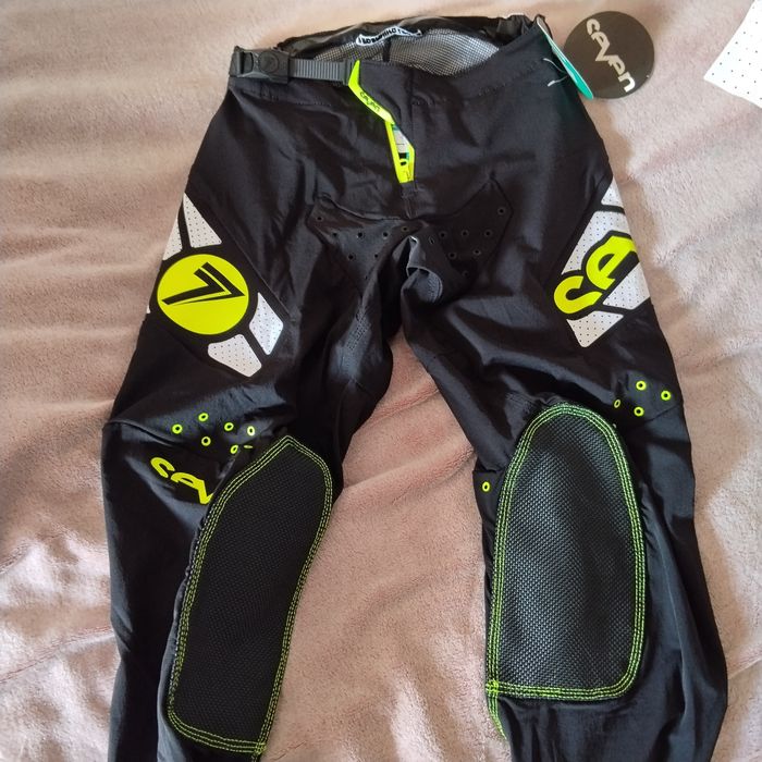 Pantaloni  Seven