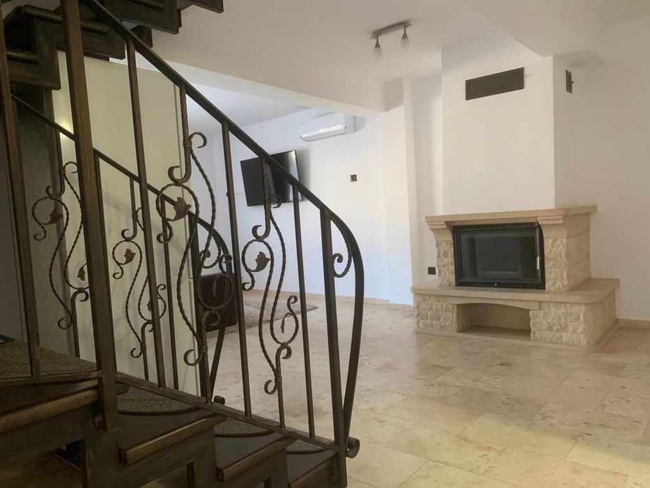 Inchiriez apartamnt 3 camere la casa